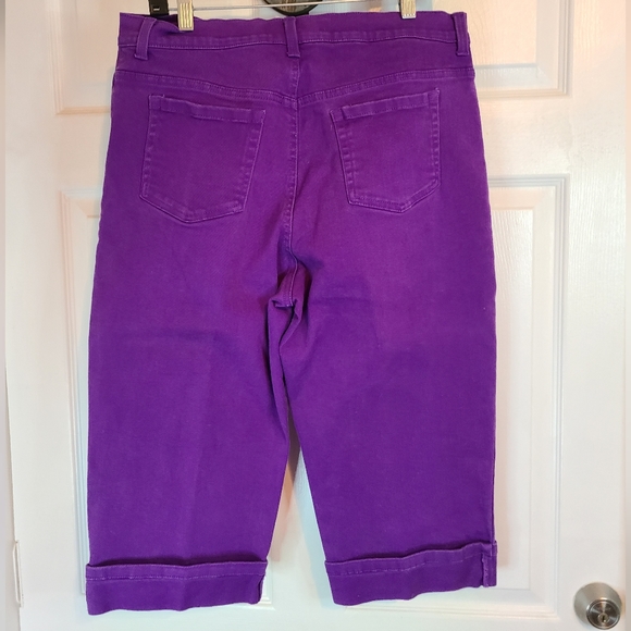 (582) Gloria Vanderbilt Woman's Amanda Classic Capri's, Size: 16 Color: Purple - Picture 8 of 15